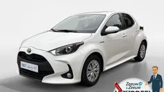 (040) Gebruikt 2021 Toyota Yaris Hybrid Comfort Hatchback | € 18.440 (Eerlijke prijs)