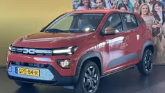 Rood Gebruikt 2024 Dacia Spring Extreme Hatchback | € 17.740 (Eerlijke prijs)