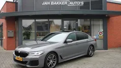 Grijs, metallic lak Gebruikt 2021 BMW 520 M Sport Sedan | € 39.900 (Eerlijke prijs)