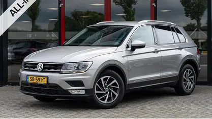 Grijs, metallic lak Gebruikt 2017 VW Tiguan Comfortline SUV | € 19.950 (Eerlijke prijs)