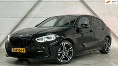 Zwart Gebruikt 2022 BMW 118 Executive Hatchback | € 26.495 (Eerlijke prijs)