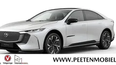 Wit Nieuw 2025 Mazda 6e Takumi-Line Hatchback | € 44.980 (Eerlijke prijs)