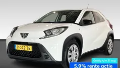 Wit Gebruikt 2022 Toyota Aygo Play Hatchback | € 15.890 (Eerlijke prijs)