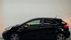 Zwart, metallic lak Gebruikt 2015 Kia Rio FIFA World Cup Edition Hatchback | € 7.550 (Eerlijke prijs)