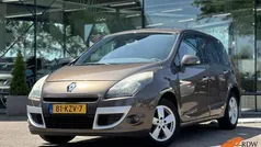 Bruin Gebruikt 2010 Renault Scénic III Dynamique MPV | € 4.999