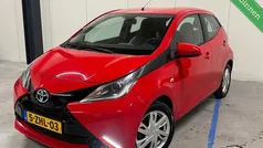 Rood Gebruikt 2015 Toyota Aygo X-play Hatchback | € 4.995 (Super prijs)