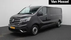 Midnightzwart d68 Gebruikt 2023 Renault Trafic Komfort Van | € 22.430 (Eerlijke prijs)