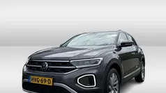 Gebruikt 2022 VW T-Roc Style SUV | € 31.450 (Eerlijke prijs)