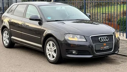 Grijs Gebruikt 2010 Audi A3 Sportback Attraction Hatchback | € 5.450 (Super prijs)