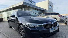 Zwart (metallic) Gebruikt 2022 BMW 545e M Sport Sedan | € 45.900 (Eerlijke prijs)