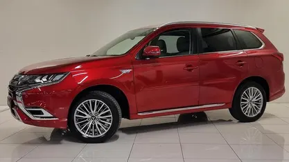 Occasion Mitsubishi Outlander P-HEV Intense+ 68 PK (50 kW) 2019 Rood SUV