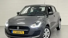 Grijs Gebruikt 2023 Suzuki Swift Comfort Hatchback | € 16.225 (Eerlijke prijs)