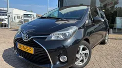 Zwart Gebruikt 2015 Toyota Yaris Hybrid Hatchback | € 12.495 (Eerlijke prijs)