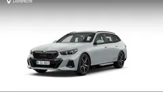Grijs Nieuw 2025 BMW i5 M Sport Sedan | € 86.109 (Goede deal)