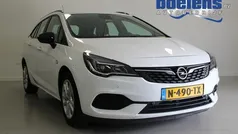 Wit Gebruikt 2022 Opel Astra Edition Stationwagen | € 12.397 (Eerlijke prijs)