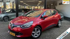 Rood (metallic) Gebruikt 2014 Renault Clio IV Hatchback | € 5.940 (Eerlijke prijs)