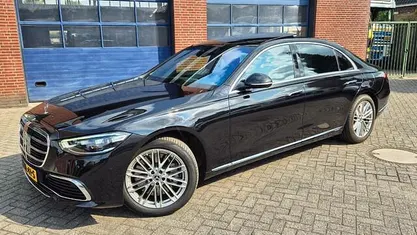 Zwart (metallic) Occasion 2023 Mercedes S580 AMG line Sedan | € 98.000 (Eerlijke prijs)