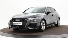 Grijs Gebruikt 2023 Audi A3 Sportback Design Hatchback | € 29.440 (Eerlijke prijs)