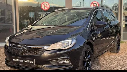 Zwart Gebruikt 2016 Opel Astra Edition Stationwagen | € 10.745 (Eerlijke prijs)