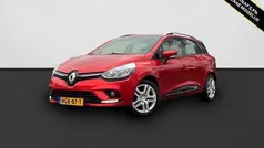Rood, metallic lak Gebruikt 2019 Renault Clio GrandTour Zen Stationwagen | € 9.950 (Eerlijke prijs)