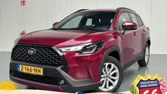 Lava red parelmoer (rood parelmoer) Gebruikt 2024 Toyota Corolla Cross Active SUV | € 34.400 (Eerlijke prijs)