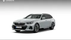 Zilver Nieuw 2025 BMW 530e M Sport Stationwagen | € 80.225 (Super prijs)