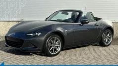 Grijs, metallic lak Nieuw 2024 Mazda MX5 Exclusive-Line Cabriolet | € 45.590 (Eerlijke prijs)