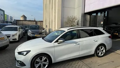 Wit Occasion 2021 Seat Leon FR Stationwagen | € 19.950 (Goede deal)
