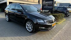 Zwart, metallic lak Gebruikt 2020 Skoda Octavia Stationwagen | € 20.950 (Eerlijke prijs)