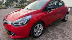 Rood Gebruikt 2014 Renault Clio IV Expression Hatchback | € 7.450 (Eerlijke prijs)