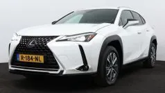 Sonic white (licht wit metallic) Gebruikt 2021 Lexus UX 300e Luxury Line SUV | € 25.945