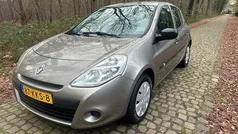 Beige (metallic) Gebruikt 2010 Renault Clio II Hatchback | € 1.995 (Eerlijke prijs)