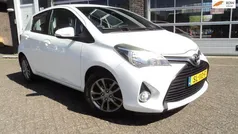 Wit, metallic lak Gebruikt 2015 Toyota Yaris Trend Hatchback | € 7.500 (Eerlijke prijs)