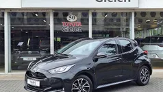 Zwart, metallic lak Gebruikt 2022 Toyota Yaris Hybrid Hatchback | € 21.900 (Eerlijke prijs)