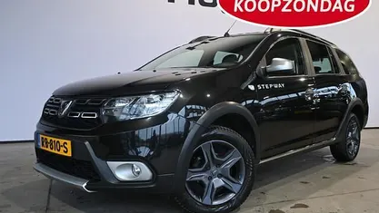 Zwart (metallic) Gebruikt 2017 Dacia Logan MCV Stepway MPV | € 8.940 (Eerlijke prijs)