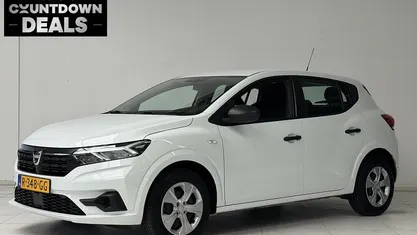 Gebruikt 2022 Dacia Sandero Essentiel Hatchback | € 13.695 (Goede deal)