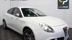 Wit Gebruikt 2015 Alfa Romeo Giulietta Distinctive Hatchback | € 7.900 (Super prijs)