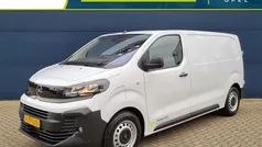 Wit Nieuw 2025 Opel Vivaro-e Combi Van | € 34.722 (Goede deal)