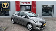 Bruin Gebruikt 2015 Toyota Yaris Hybrid Hatchback | € 14.349 (Eerlijke prijs)