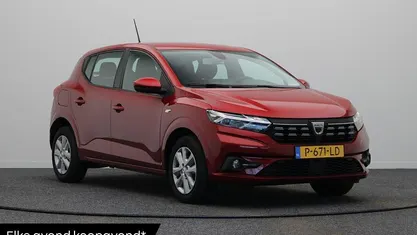 Rood Gebruikt 2022 Dacia Sandero Comfort Hatchback | € 12.945 (Goede deal)