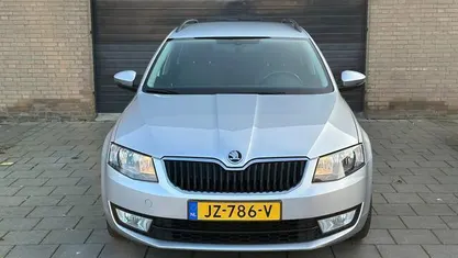Grijs Gebruikt 2016 Skoda Octavia Business Line Hatchback | € 7.950 (Goede deal)