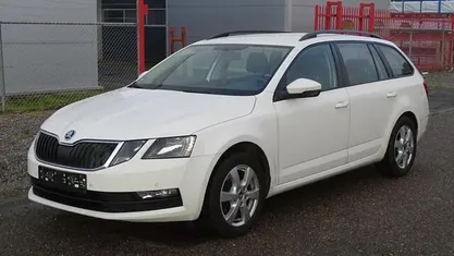 Wit Occasion 2018 Skoda Octavia Stationwagen | € 6.500 (Eerlijke prijs)