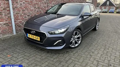 Grijs Occasion 2018 Hyundai i30 Premium Hatchback | € 12.950 (Eerlijke prijs)