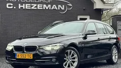 Zwart, metallic lak Gebruikt 2018 BMW 320 Executive Stationwagen | € 14.945 (Super prijs)