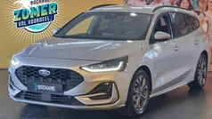 Grijs Gebruikt 2022 Ford Focus ST-Line Stationwagen | € 21.295 (Goede deal)