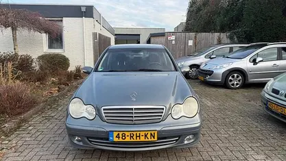 Grijs Gebruikt 2005 Mercedes C180 Classic Sedan | € 2.950 (Eerlijke prijs)