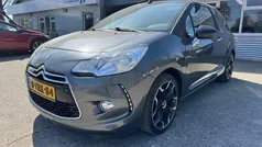 Grijs, metallic lak Gebruikt 2013 Citroën DS3 Cabriolet So Chic Cabriolet | € 4.999 (Super prijs)