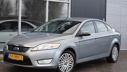 Grijs Occasion 2008 Ford Mondeo Ghia Hatchback | € 3.999 (Eerlijke prijs)