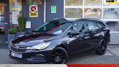 Zwart Gebruikt 2016 Opel Astra Edition Stationwagen | € 7.650 (Goede deal)