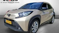 Bruin Gebruikt 2023 Toyota Aygo Pulse Hatchback | € 18.750 (Eerlijke prijs)